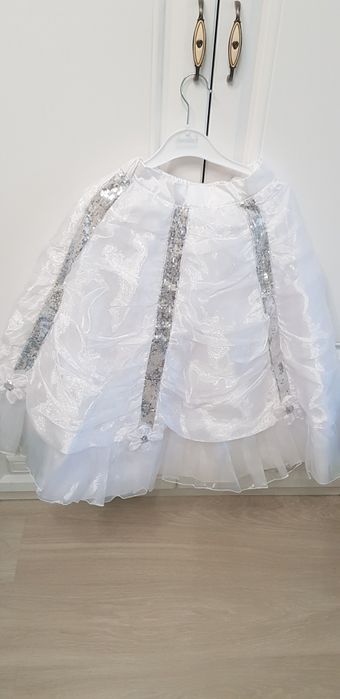 Платье нарядное на 5-6 лет