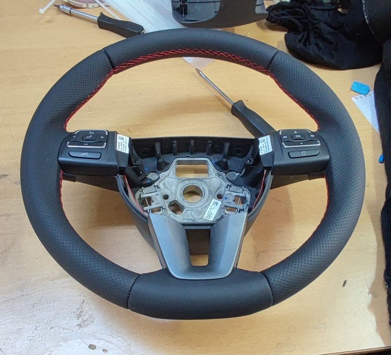 Tapiterii  si volane auto