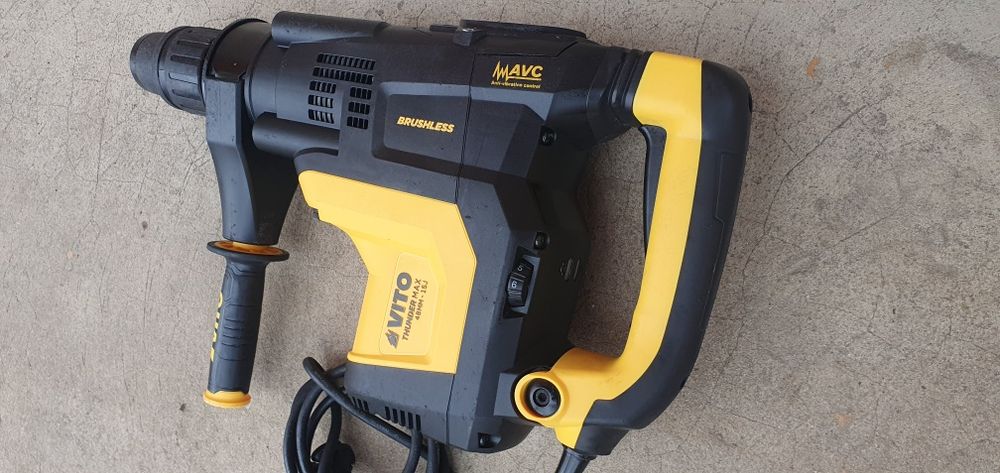 Ciocan rotopercutor mare .