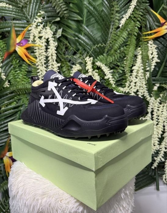 Off white odsy condiție buna