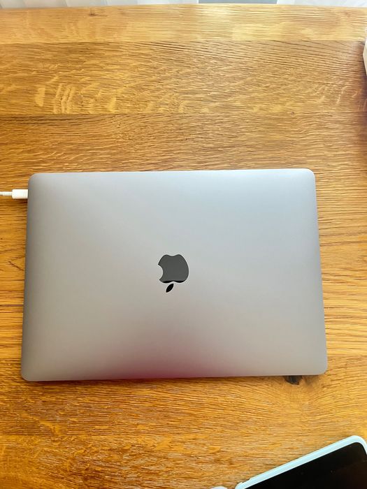 MacBook Air 13 inch 2019