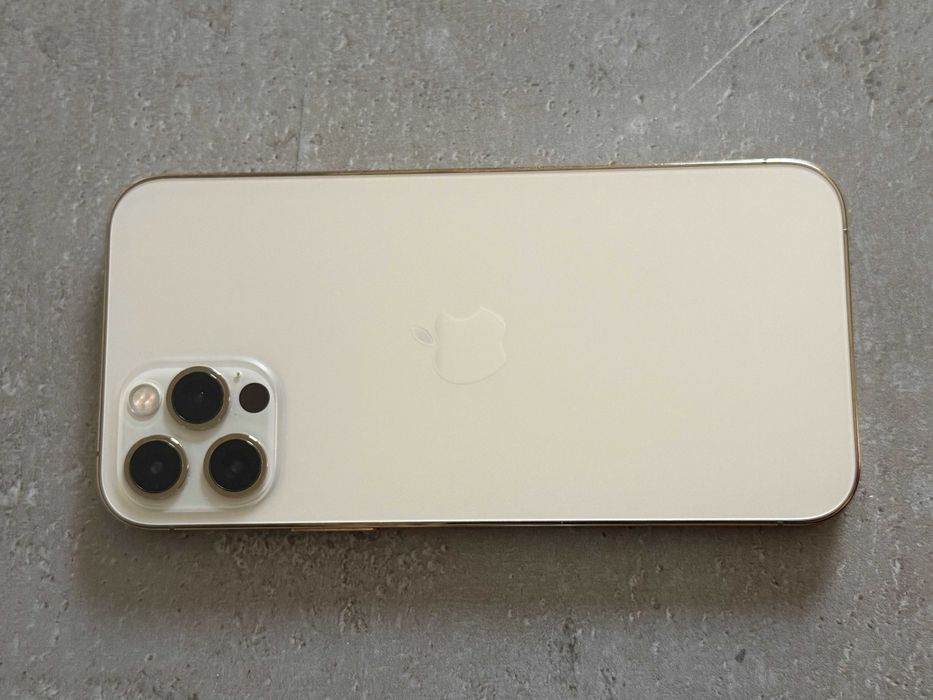 iPhone 12 Pro - изгоден, всичко работи