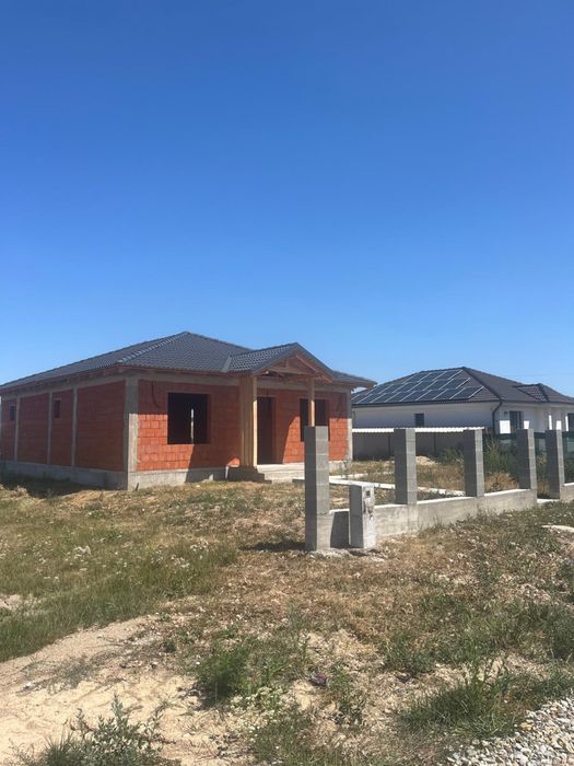Vand casa la rosu  in Alparea la 10 minute de Oradea, pret 85000 €