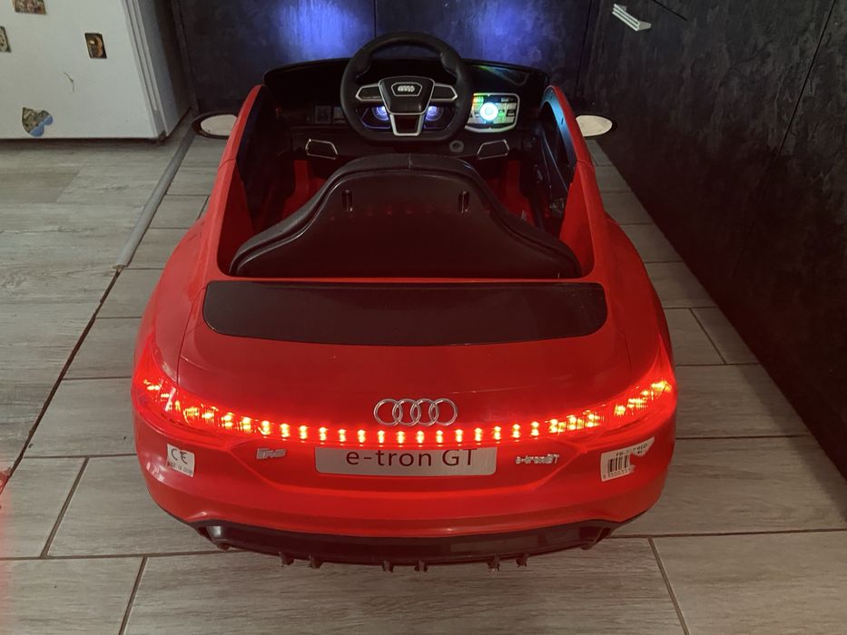 Детска акумулаторна кола Audi e-tron GT – Перфектният подарък с НОВА батерия!