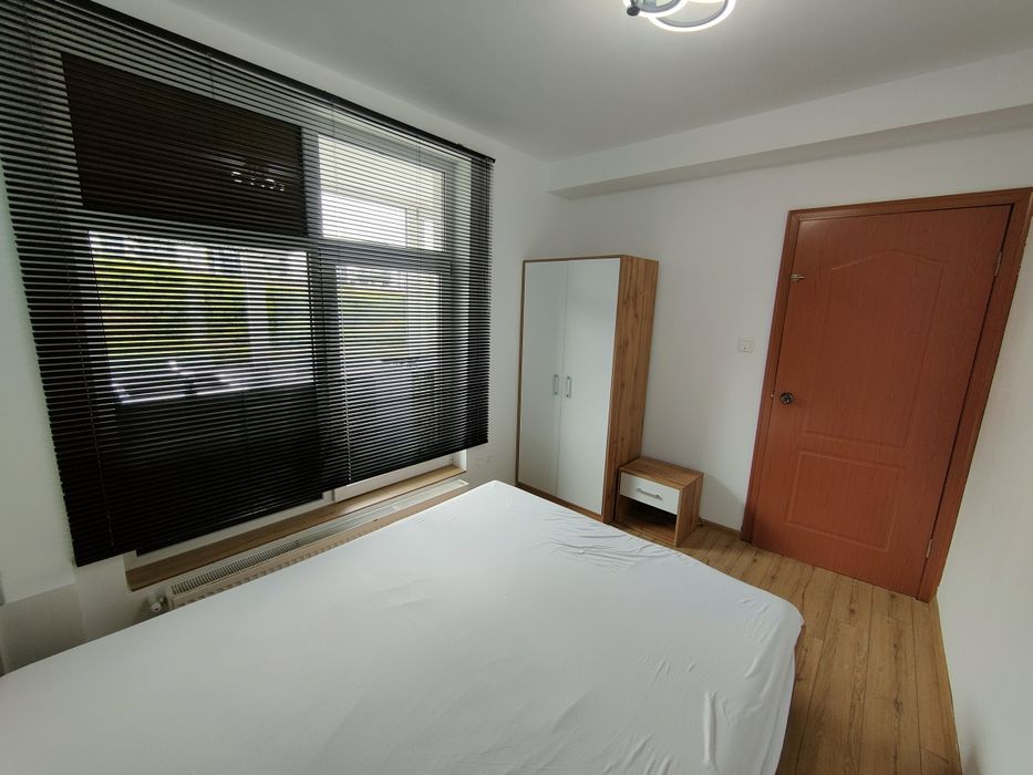 Închiriez apartament living +dormitor