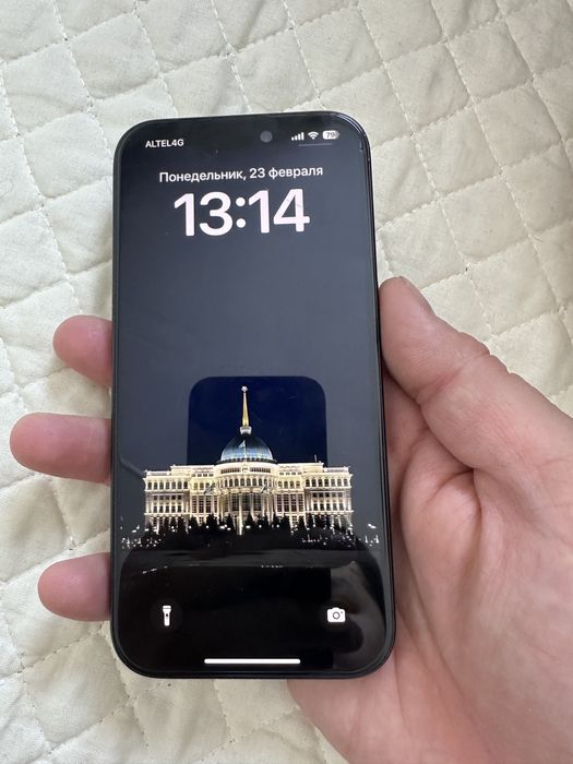 Продаю айфон 15 про