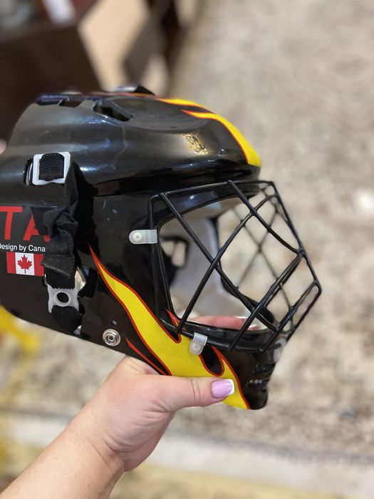 Продам детско- подростковый шлем для хоккея