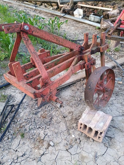 Плуг за малък трактор