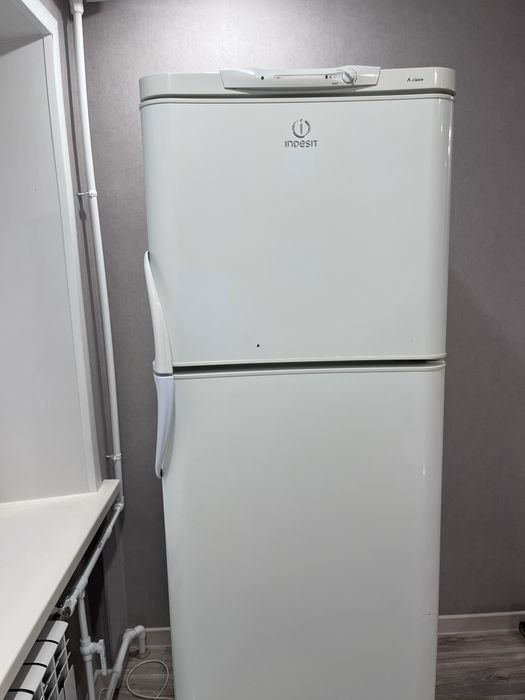 Холодильник INDESIT