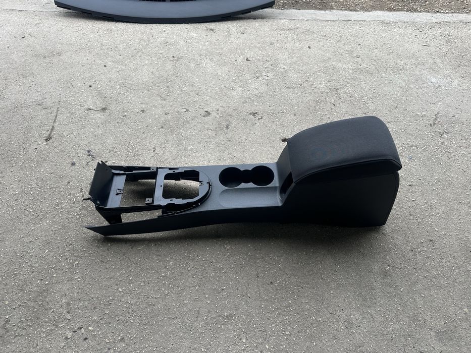 Подлакътник/Централна конзола за Фолксваген Туаран!