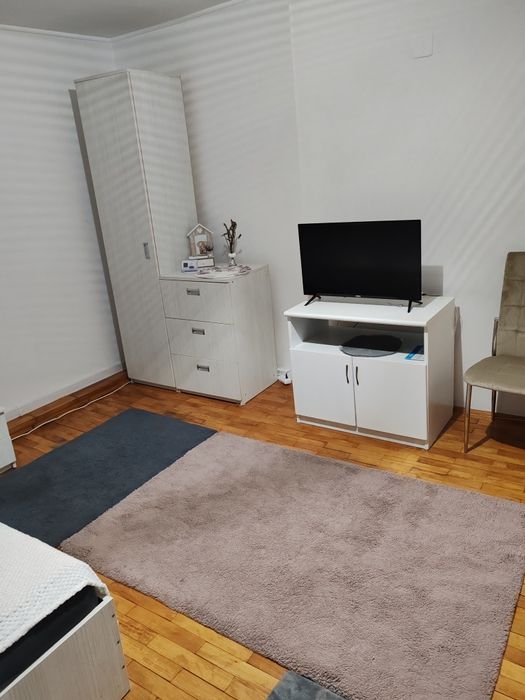 Închiriez garsoniera ultracentral