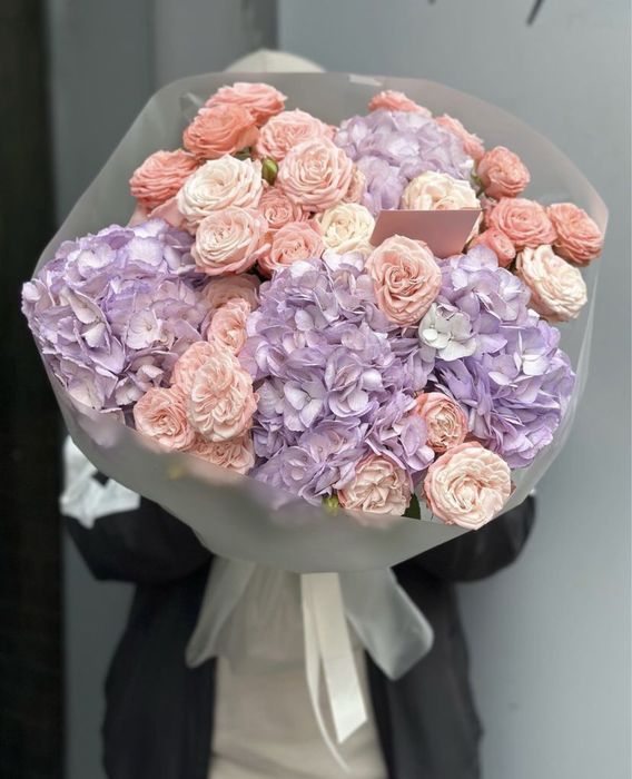 Куст хризантемы, куст розы, пионы, тюльпаны