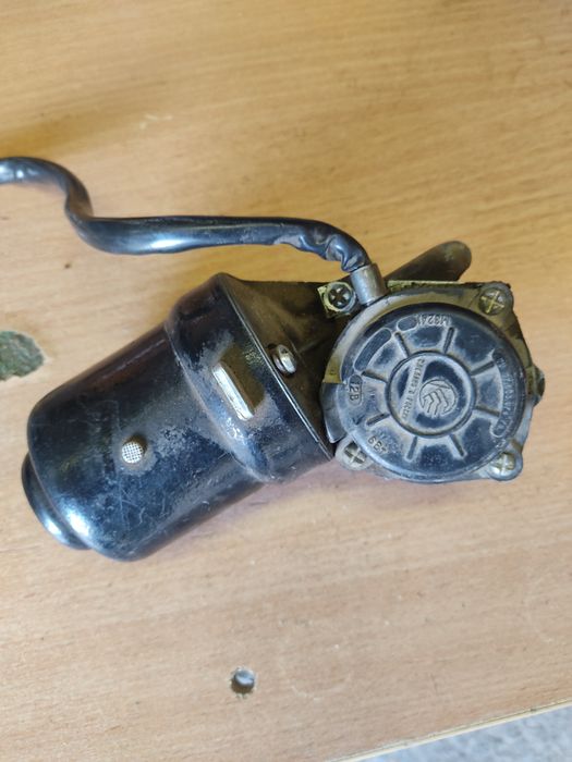 Двигатель стеклоочистителя на ниву