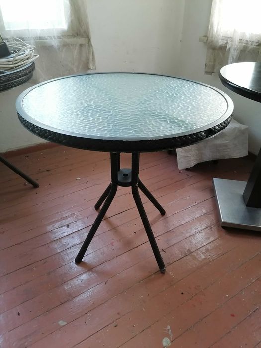 Кръгли и елипсовидни маси