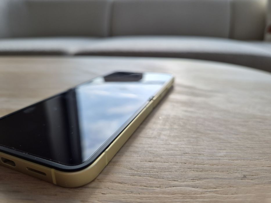 Samsung Flip 6 Gold 512gb 6 месеца гаранция