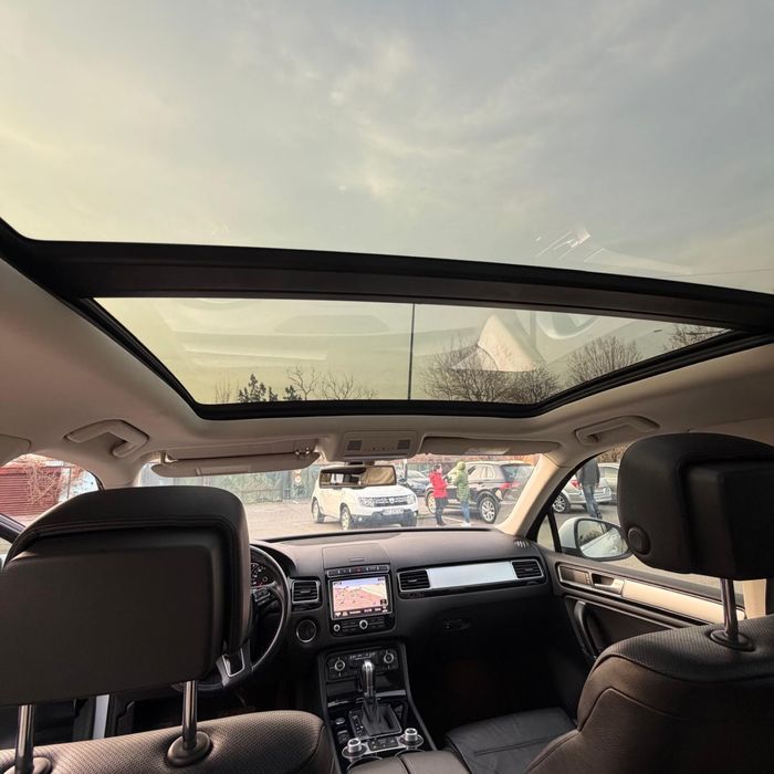 VW Touareg  R-Line 3.0 TDI 262 CP-perne-panoramic-camera 360