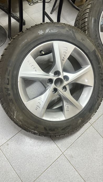 Продам зимние шины с дисками