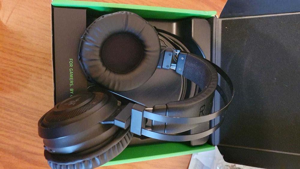 Casti gaming razer nari wireless