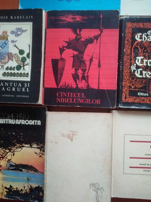 Vand carti diferiti autori