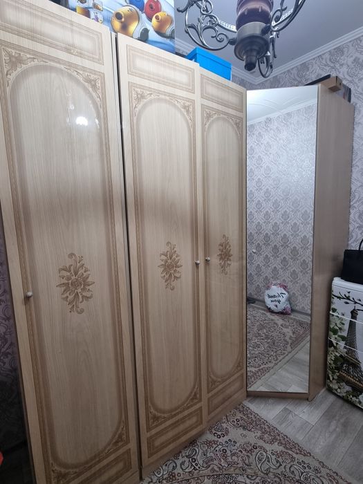 Шифоньер угловой