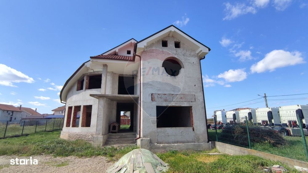 Vilă P+E, 378 mp, la roșu, Sânmartin, arhitectură unică, teren 726 mp