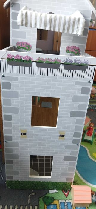 Детска къща на три етажа