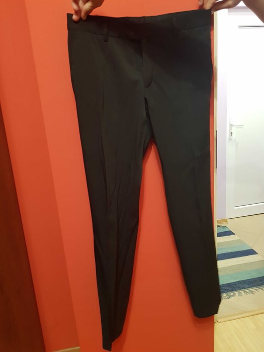 Официален мъжки костюм и риза