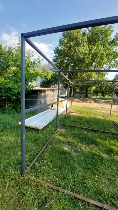 Здрава метална конструкция тип скеле с монтаж