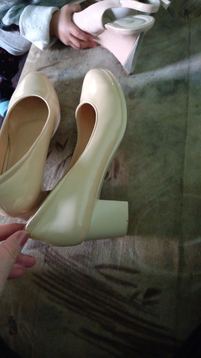 Turetskiy tuflik,yengi kiyilmagan,yuriw ucunam anca qulay kiyiwkayam..