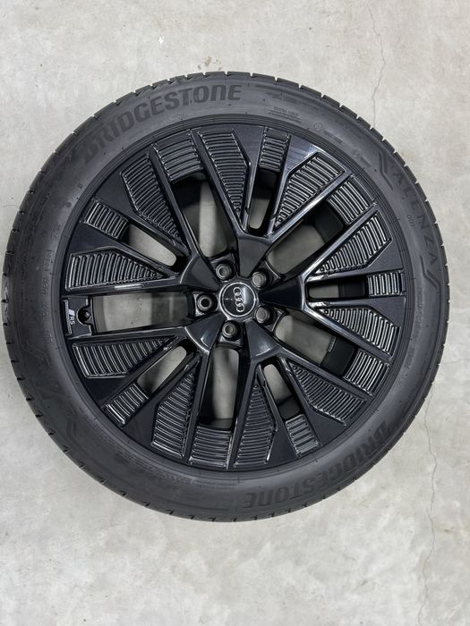 Jante Audi Q8 Etron R21 Originale RS Negru Lucios Bridgestone de vara