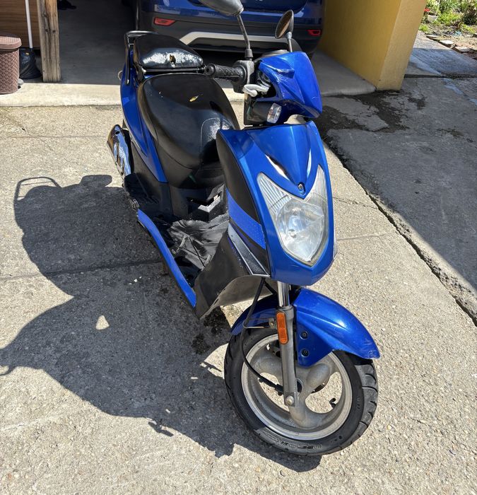 Vand scuter kimco agility sau schimb cu malaguti 80cc