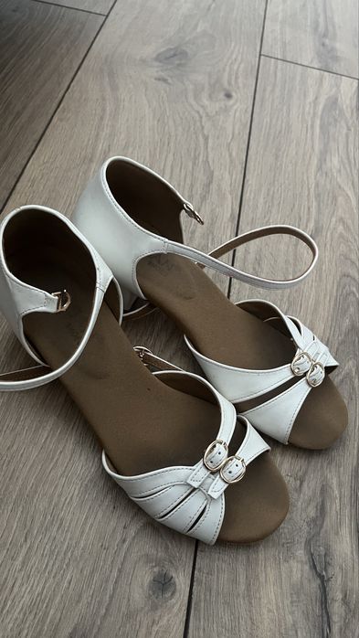 продам танцевальные  туфли,35 размер