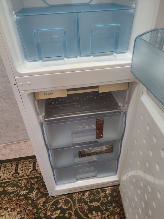 Холодильник белый