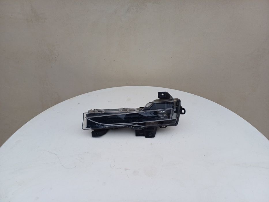 Ляв Халоген Led;  Tesla Model 3