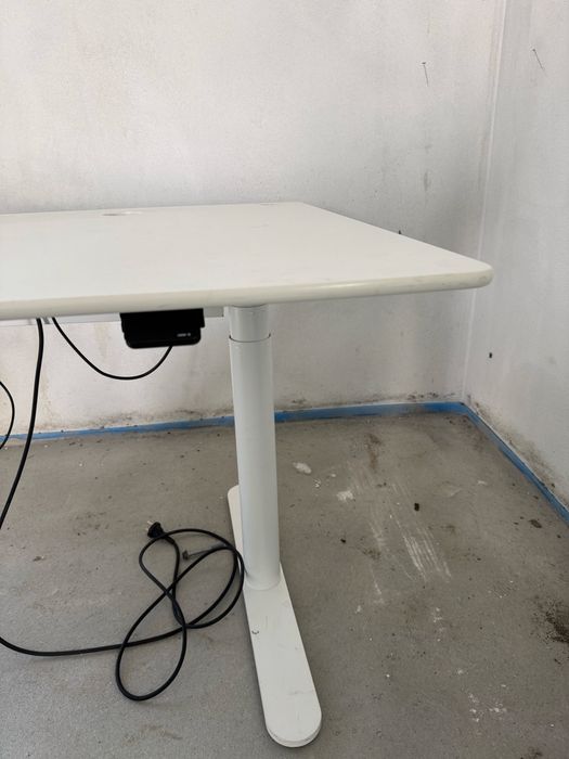 Birou reglabil 160x80 cu 2 motoare marca Linak