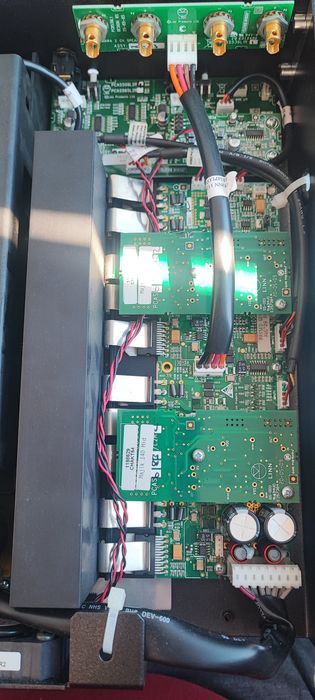 Linn Akurate 4200 – amplificator de putere high-end, 4 canale, arhitectură Chakra