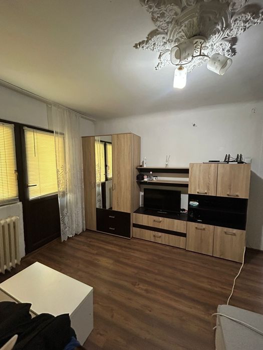 Garsoniera, 250 Euro,Decomandata,Brazda, Rocada