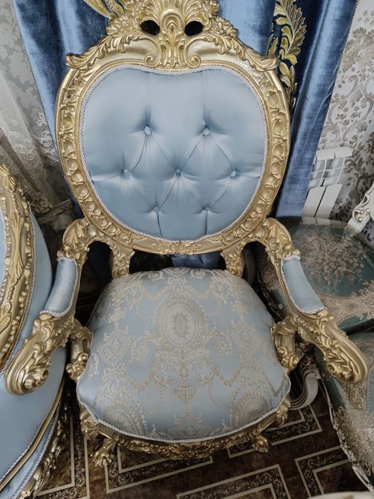 Продам королевский синий диван