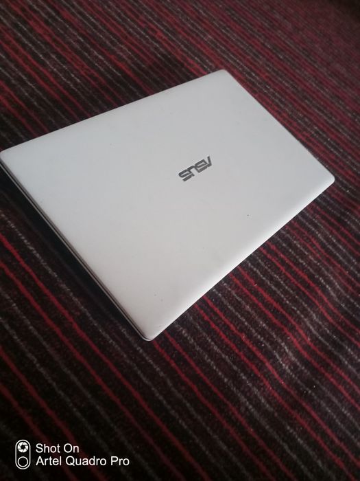 Asus  noutbugi 700 GBli