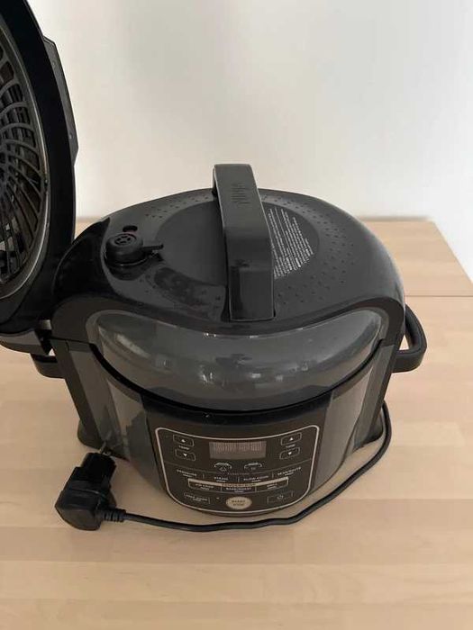 Ninja Foodi OP300UK – multicooker 7‑în‑1 + capac presiune, stare excelentă