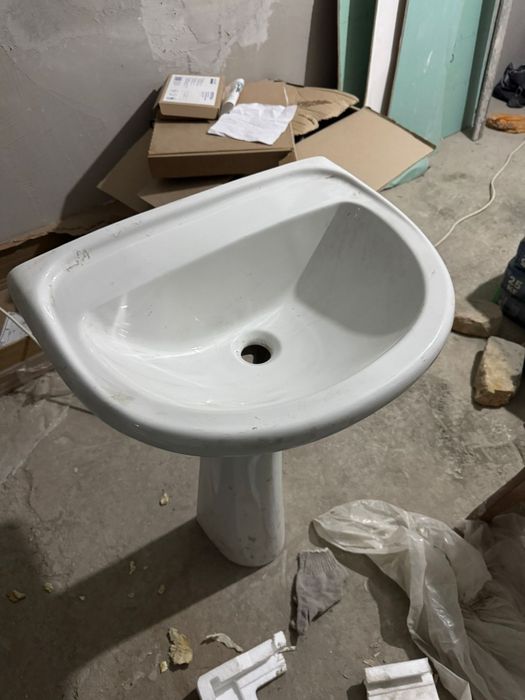 Прдам.  умывальник Новый