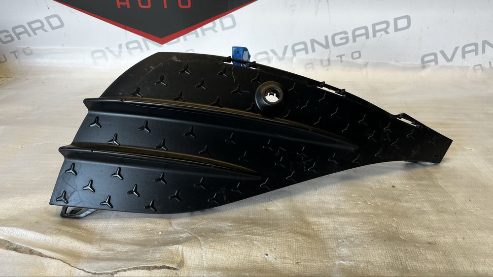 Mercedes CLE C236 решетка десен халоген