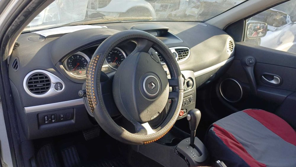 Dezmembrez Renault Clio 3-1.6 Benzina Din 2008 -Cutie Automata-K4M-C8