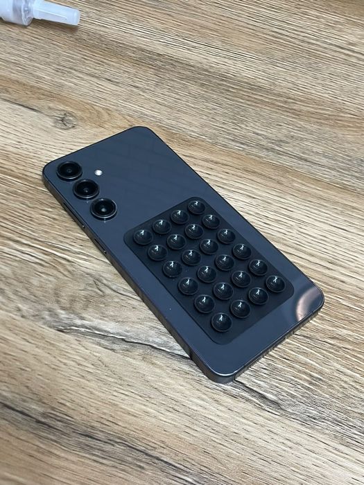 Продам Samsung s24fe
