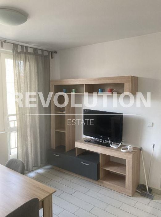 Дава се под наем Двустаен апартамент в Варна, Автогара - 55 кв.м за 388.62 € - Снимка #2