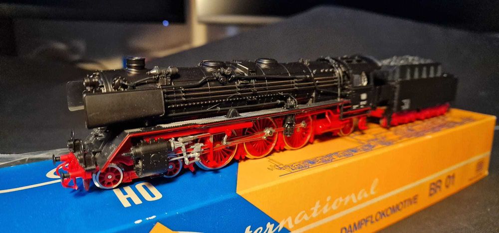 Locomotiva Roco BR01 04119B, HO. DC