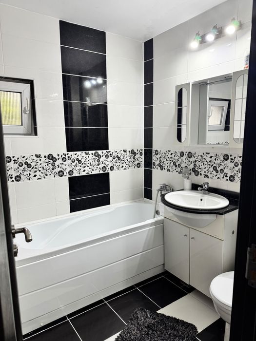 Inchiriez apartament zona Piata Mare