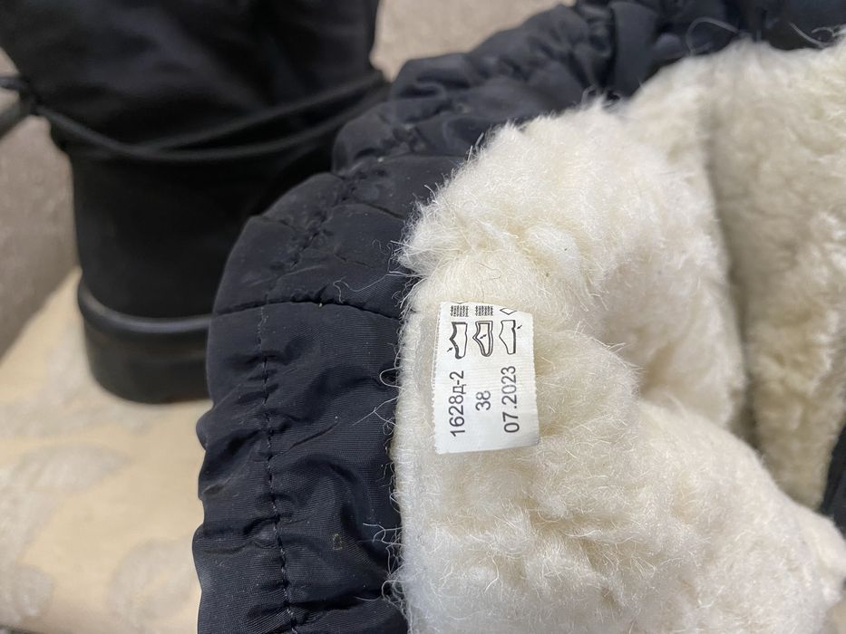 Продам детскую обувь