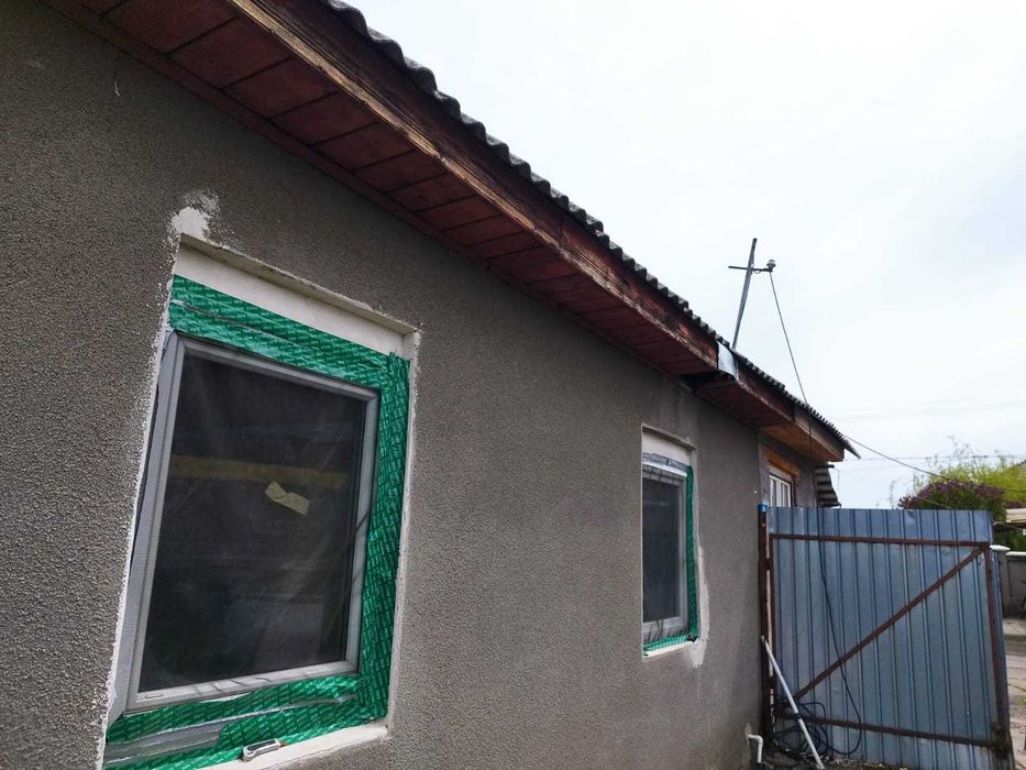 De vânzare DOUA CASE în aceeași curte ! preț negociabil !  Detalii la 0757 229 875