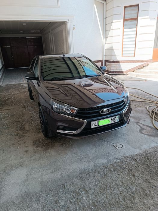 Автотранспорт Лада Веста